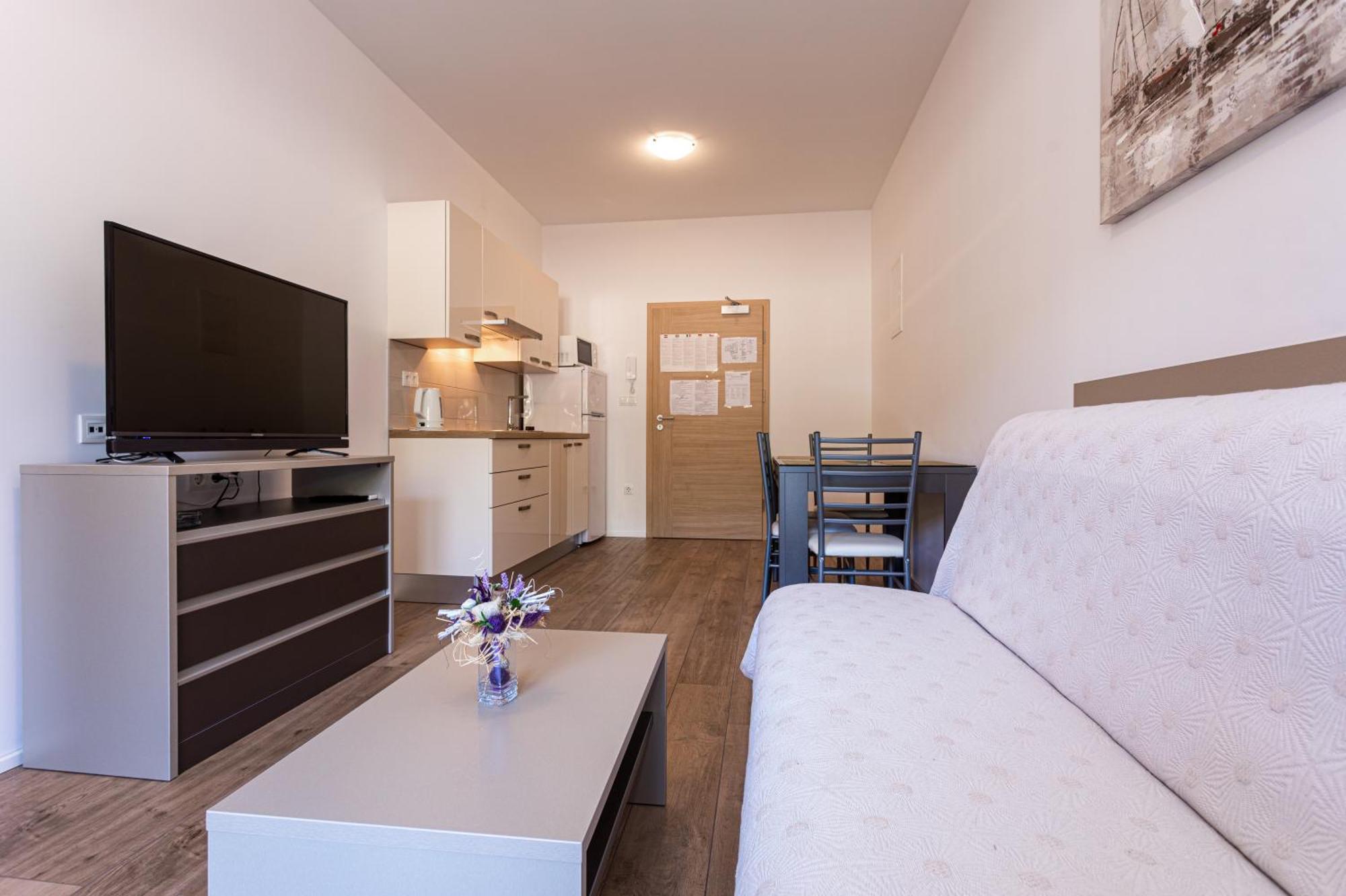 Apartments Crnekovic Tomislava 8A Baška Eksteriør bilde