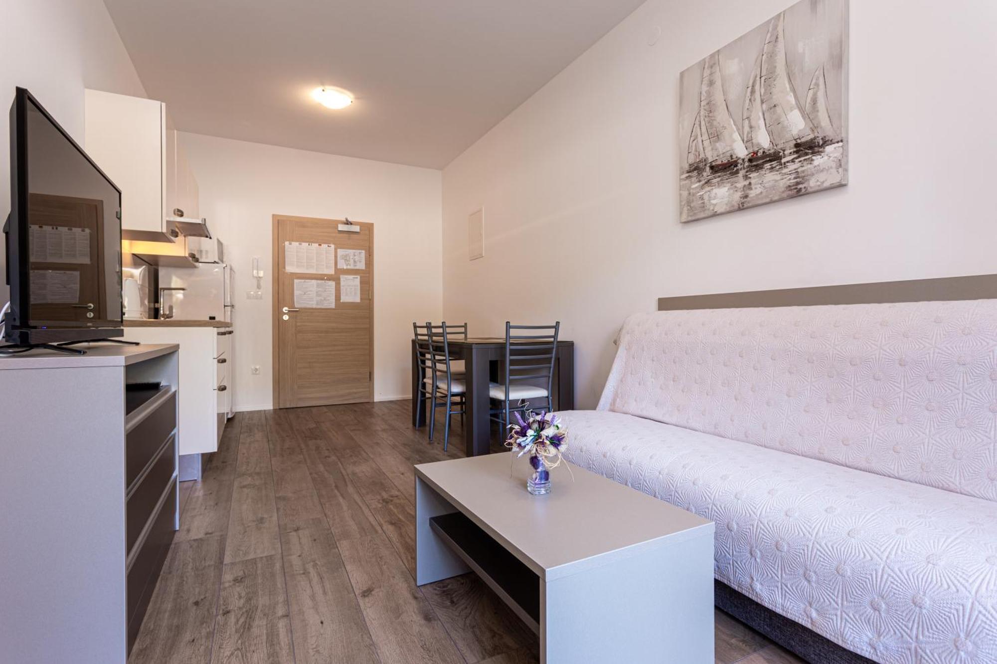 Apartments Crnekovic Tomislava 8A Baška Eksteriør bilde